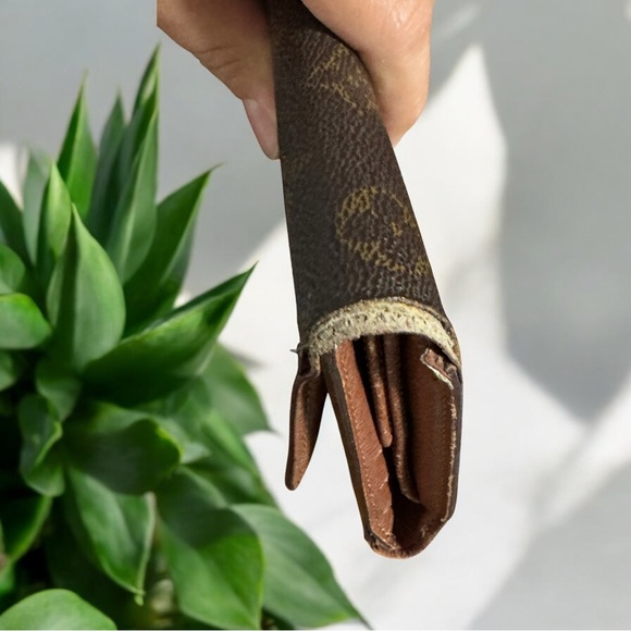 LOUIS VUITTON - Monogram Tri-fold for Men and Women - Picture 7 of 14